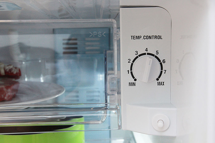 Nút điều chỉnh nhiệt độ tủ lạnh không đúng